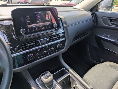Used 2025 Nissan Pathfinder SV AWD/4WD image 18