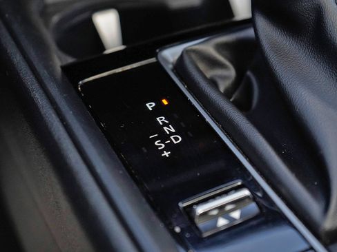 Used 2025 MAZDA CX-50 AWD 2.5 Hybrid w/ Premium Pkg image 15