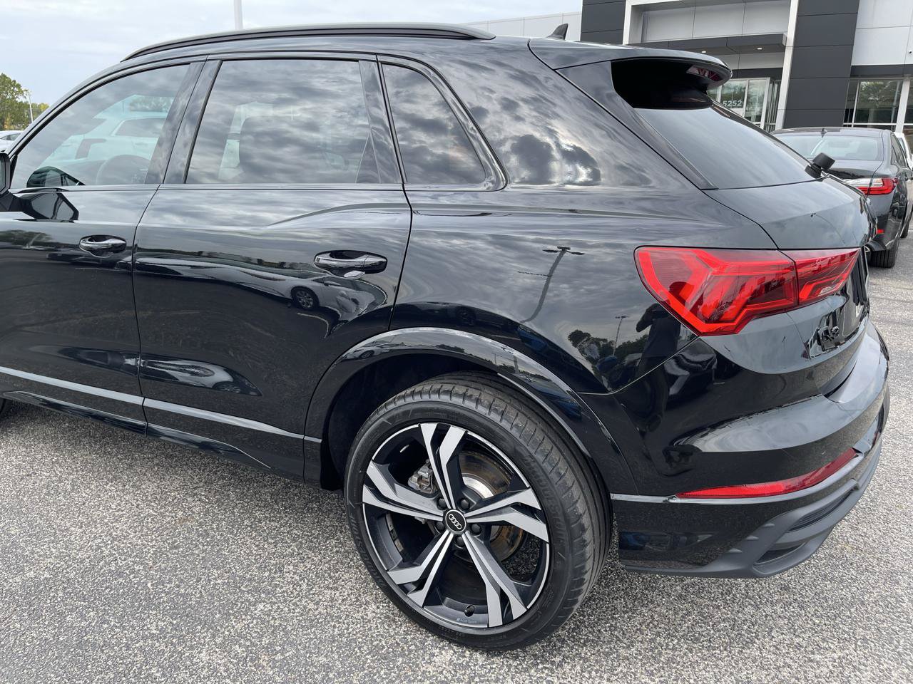 Used 2023 Audi Q3 2.0T Premium Plus w/ Premium Plus Package AWD/4WD image 13