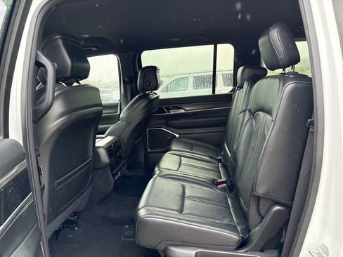 Used 2023 Jeep Wagoneer Series II AWD/4WD image 9
