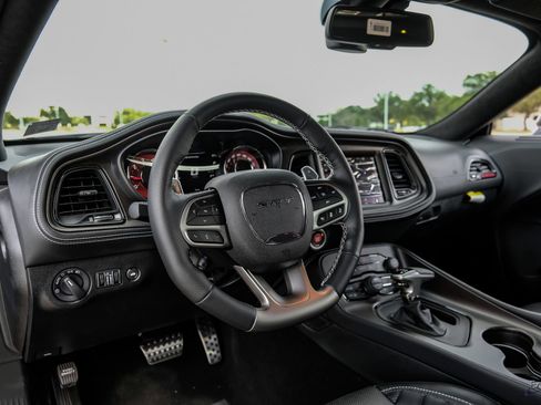 Used 2023 Dodge Challenger SRT Hellcat RWD image 2
