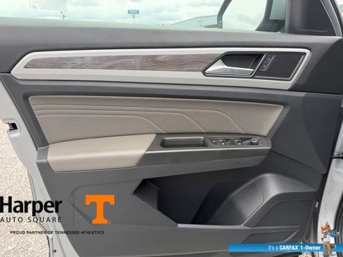 Used 2022 Volkswagen Atlas Cross Sport SE w/ Panoramic Sunroof Package FWD image 18
