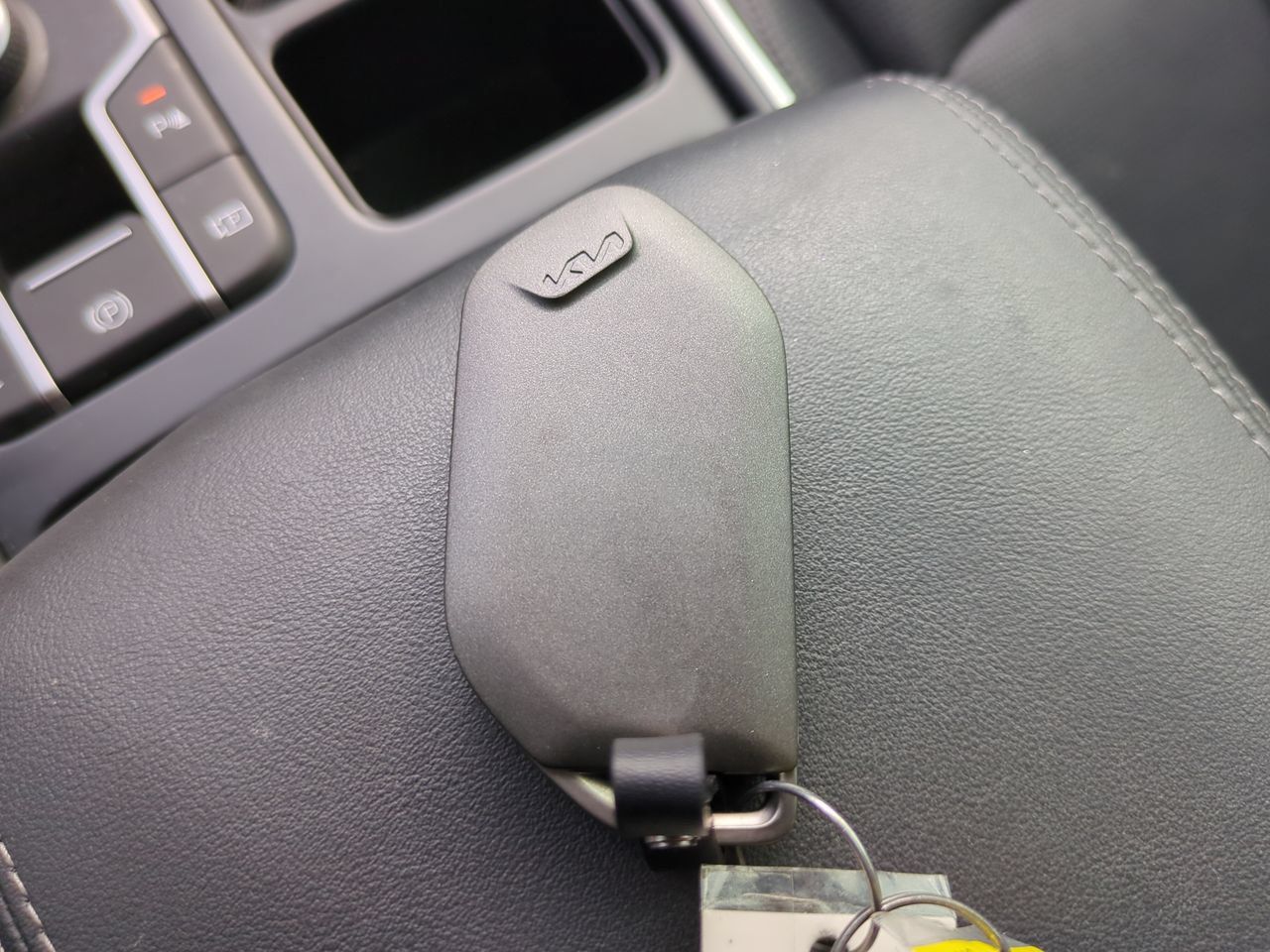 Used 2025 Kia Sorento S FWD image 30
