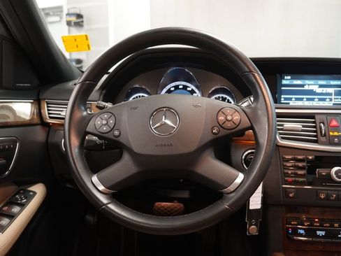 Used 2010 Mercedes-Benz E 350 Sedan image 19