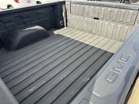 Used 2025 GMC Sierra 1500 AT4 w/ Technology Package AWD/4WD image 27