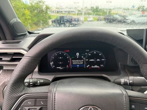Used 2025 Toyota Tacoma Limited AWD/4WD image 16