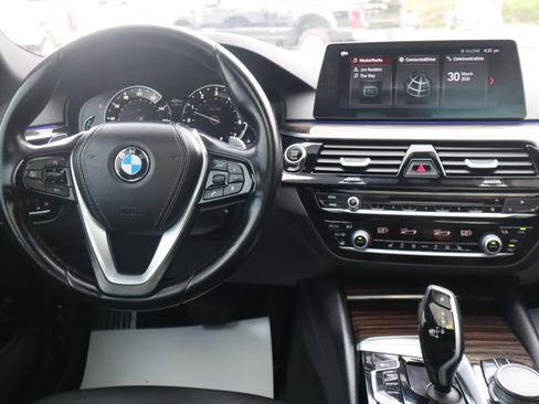 Used 2018 BMW 530i w/ Premium Package image 12