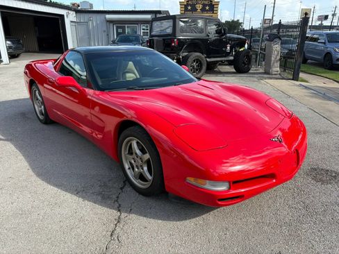 Used 2000 Chevrolet Corvette Coupe w/ Memory Pkg RWD image 3