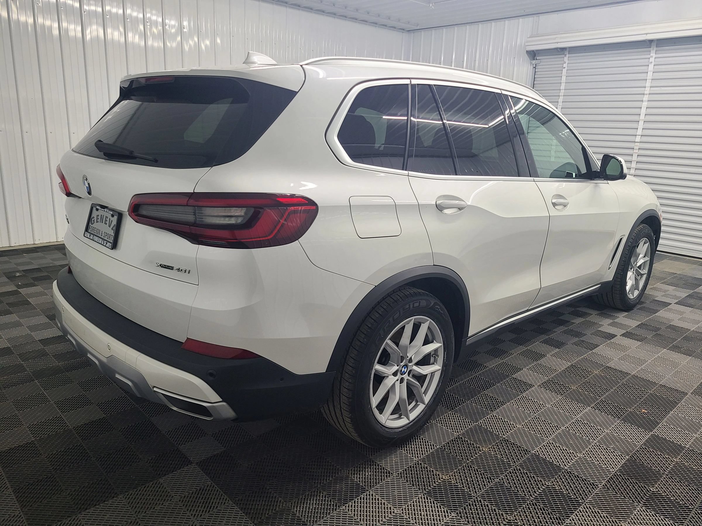 Used 2019 BMW X5 xDrive40i w/ Parking Assistance Package AWD/4WD image 11