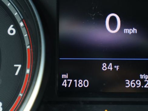 Used 2019 Volkswagen Atlas SE FWD image 2