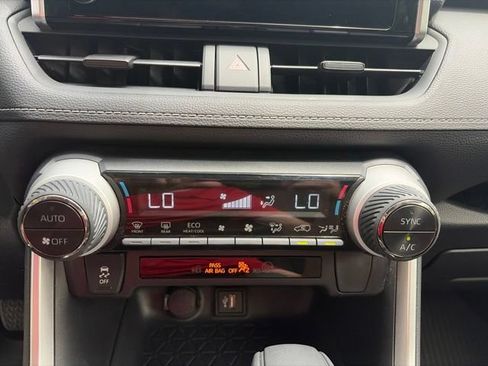 Used 2023 Toyota RAV4 LE AWD/4WD image 19