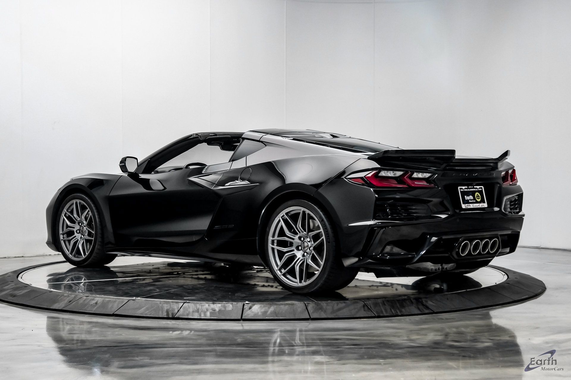 Used 2024 Chevrolet Corvette Z06 RWD image 13