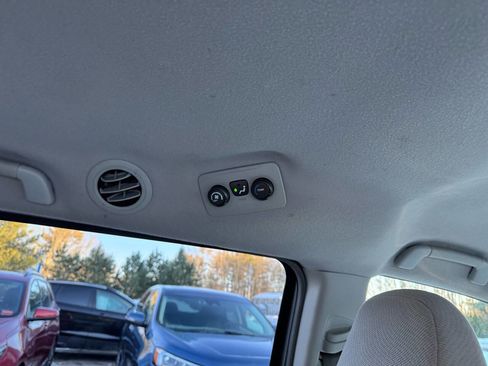 Used 2012 Toyota Sienna LE w/ Towing Pkg image 19