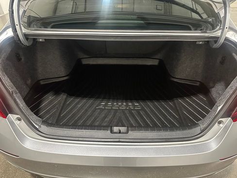 Used 2020 Honda Accord Touring image 9
