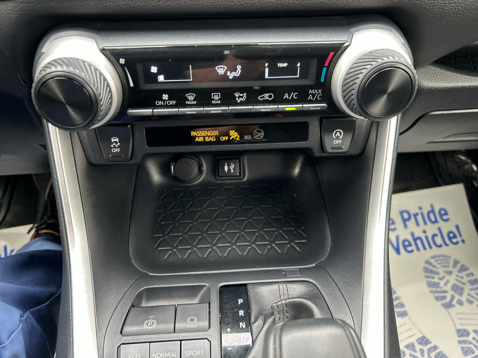 Used 2019 Toyota RAV4 LE w/ All Weather Liner Package AWD/4WD image 18