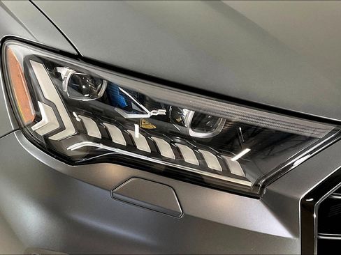 Used 2021 Audi SQ7 Prestige w/ Prestige Package image 32