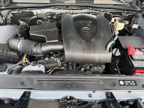 Certified 2019 Toyota Tacoma TRD Sport AWD/4WD image 38
