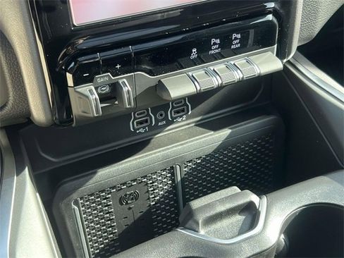 New 2026 RAM 1500 4x4 Crew Cab image 15