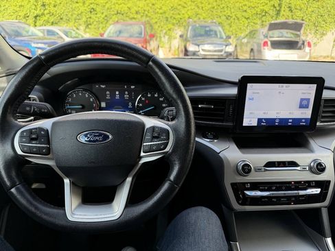 Used 2021 Ford Explorer XLT w/ Equipment Group 202A AWD/4WD image 33