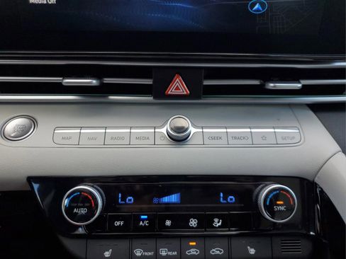 Used 2025 Hyundai Elantra Limited image 31