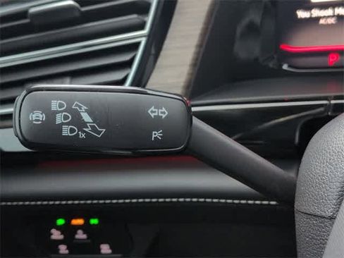 Used 2024 Volkswagen Atlas SEL Premium R-Line image 29