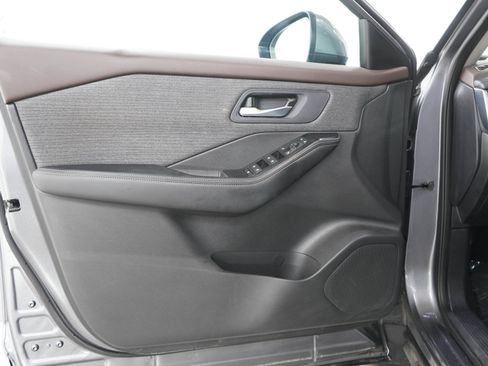 Used 2023 Nissan Rogue SV AWD/4WD image 19