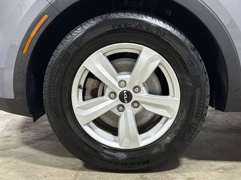 Used 2023 Kia Sorento LX image 27