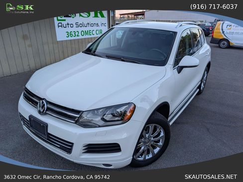 Used 2011 Volkswagen Touareg VR6 AWD/4WD image 2