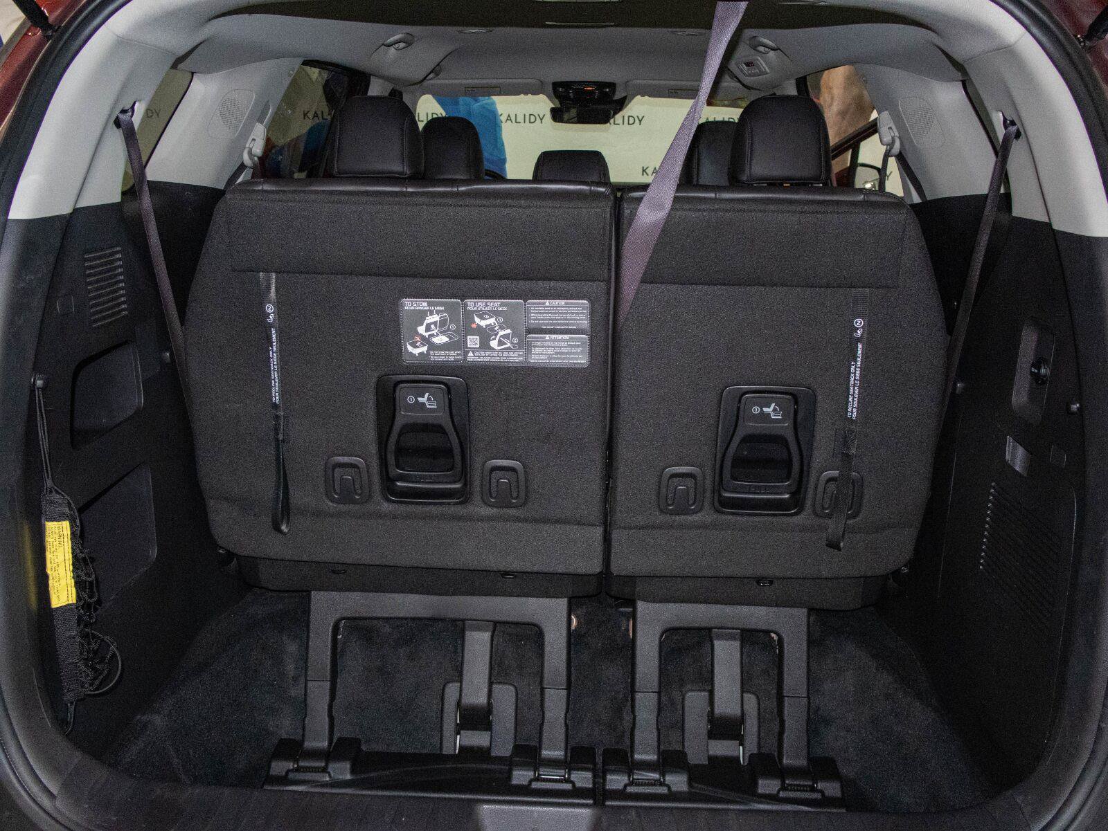 Used 2026 Kia Carnival FWD image 24