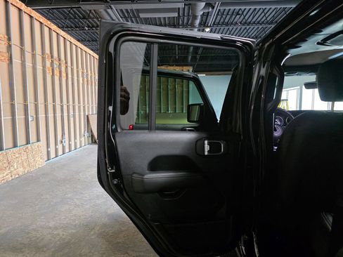 Used 2022 Jeep Wrangler Unlimited Sahara w/ Dual Top Group AWD/4WD image 17