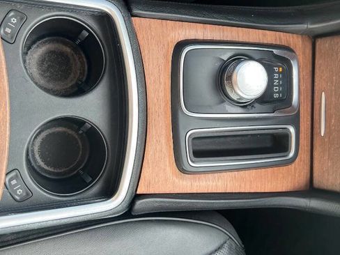 Used 2015 Chrysler 300 C Platinum image 19