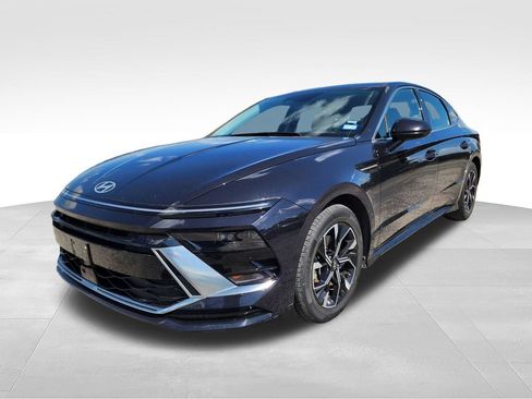 Used 2025 Hyundai Sonata SEL FWD image 2