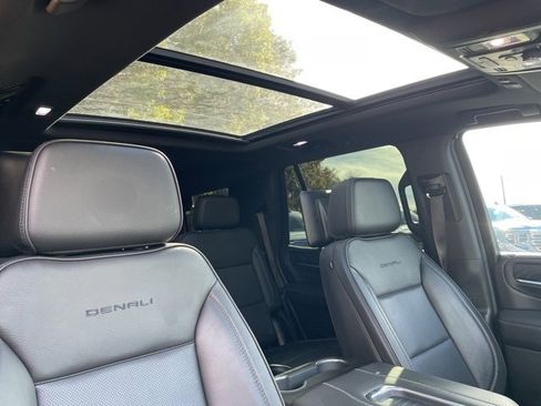 Used 2024 GMC Yukon Denali w/ Advanced Technology Package image 32