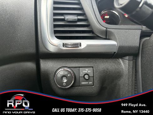 Used 2015 GMC Acadia SLT image 26