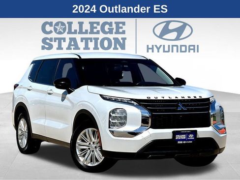 Used 2024 Mitsubishi Outlander ES FWD image 1