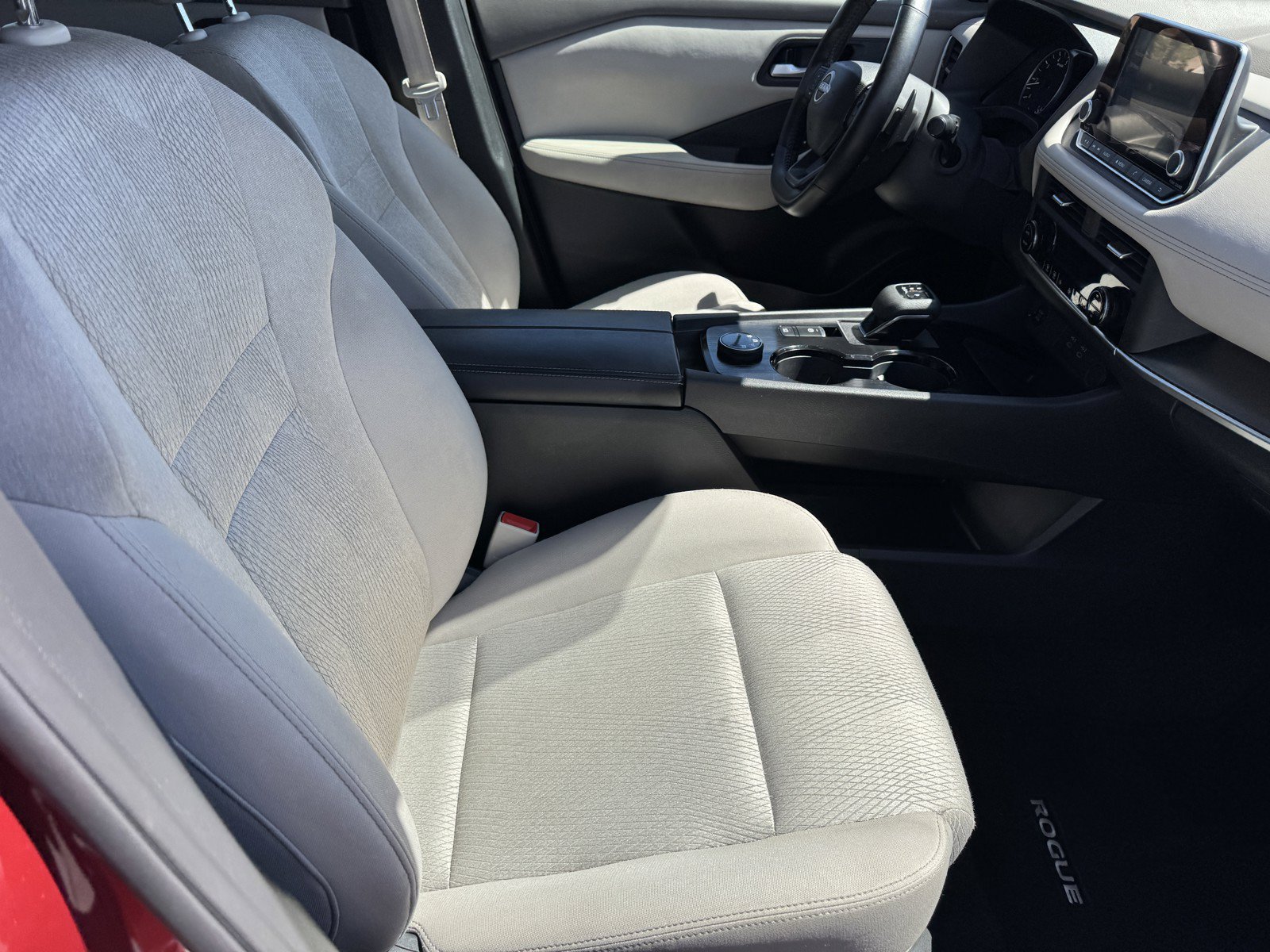 Used 2025 Nissan Rogue SV AWD/4WD image 8