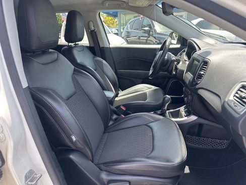 Used 2019 Jeep Compass Latitude FWD image 32
