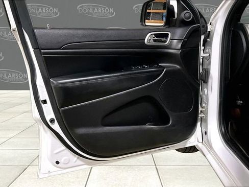 Used 2019 Jeep Grand Cherokee Altitude AWD/4WD image 11