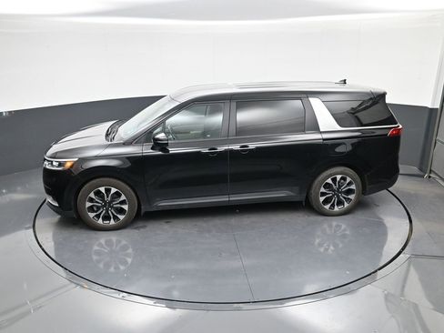Used 2022 Kia Carnival EX image 27