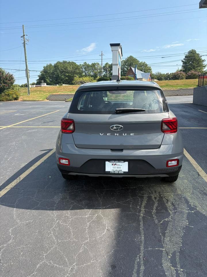 Used 2023 Hyundai Venue SE w/ Cargo Package FWD image 6