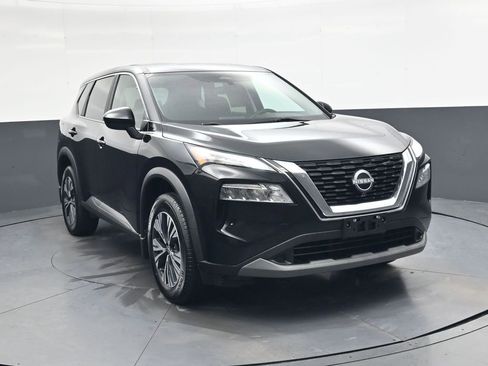 Used 2023 Nissan Rogue SV image 1