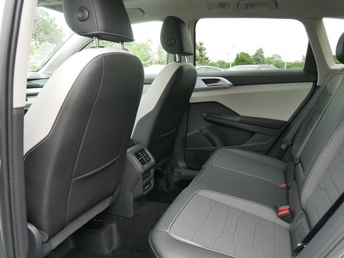 New 2026 Volkswagen Taos SE AWD/4WD image 7