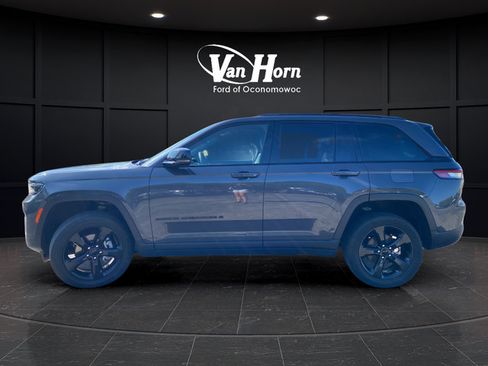 Used 2023 Jeep Grand Cherokee Altitude AWD/4WD image 4