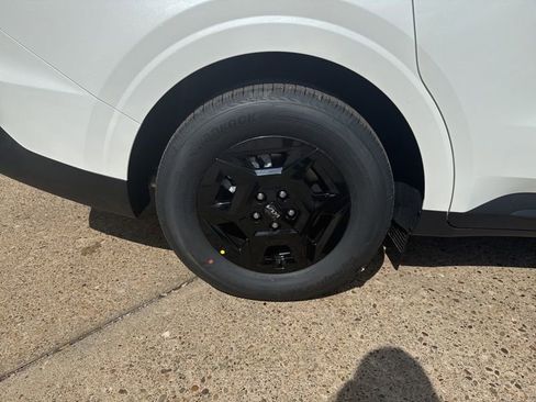 New 2026 Kia Carnival LX image 9