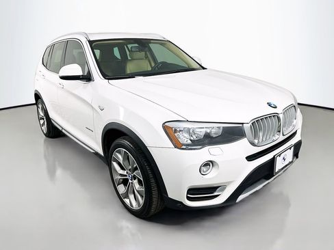 Used 2017 BMW X3 sDrive28i image 3