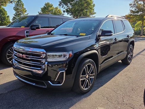 Used 2021 GMC Acadia SLT w/ Premium Package FWD image 2