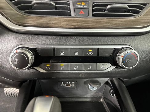 Used 2023 Nissan Altima 2.5 SV AWD/4WD image 19