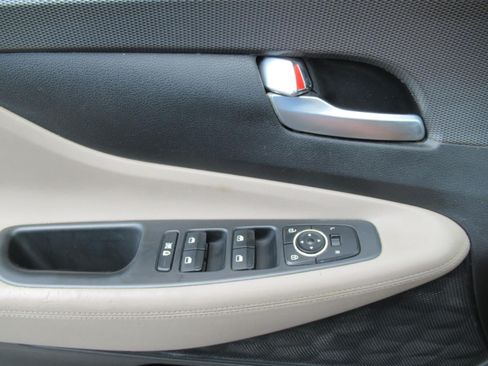 Used 2019 Hyundai Santa Fe SE FWD image 19