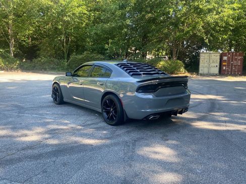 Used 2017 Dodge Charger SXT w/ Blacktop Package RWD image 8