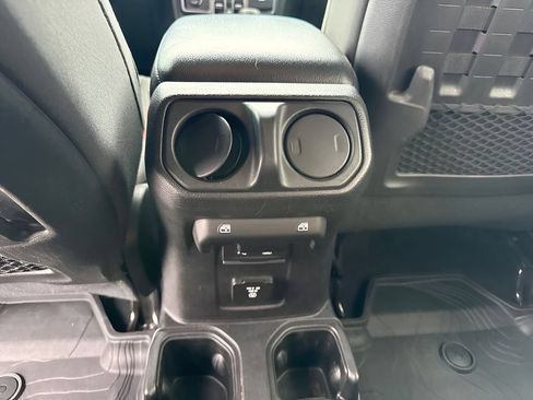 Used 2019 Jeep Wrangler Unlimited Rubicon AWD/4WD image 12
